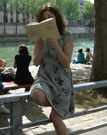 File:Unknown girl reads Matzneff on the banks of the Seine.jpg